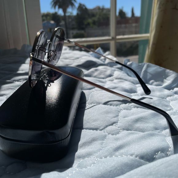 Coach - Picture 2 of 4